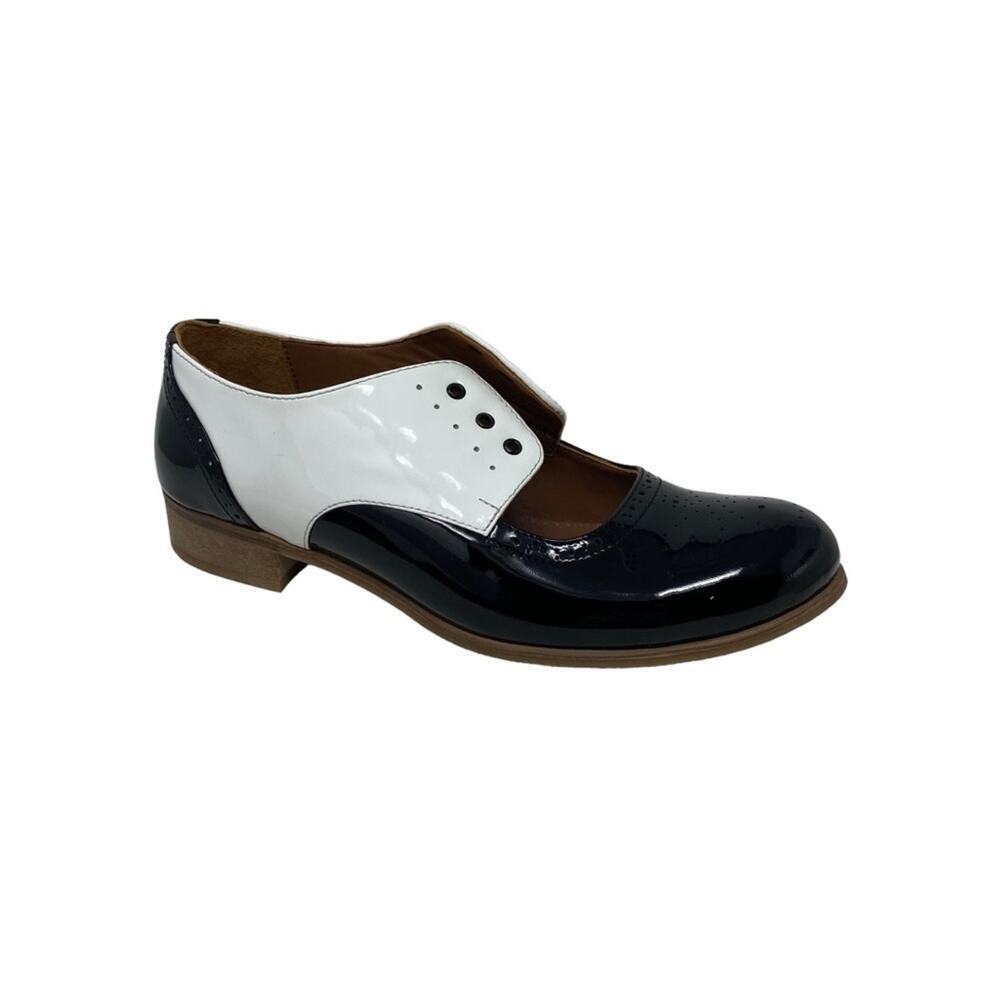 Women's Two-Tone Black and White Patent Leather Oxford Flat